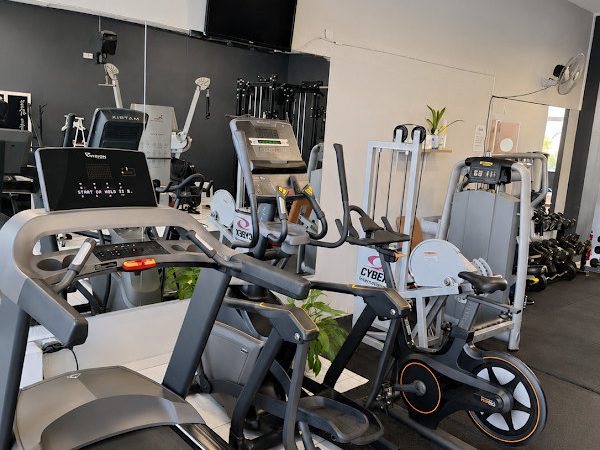 Διάδρομοι και ποδήλατα στη ζώνη cardio του Stage 5 Fitness Studio